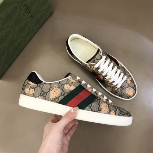 Gucci Womens Shoes Sneakers Luxury Brand Women's berry print Ace sneaker with Original Box ‎433900 UM610 8295