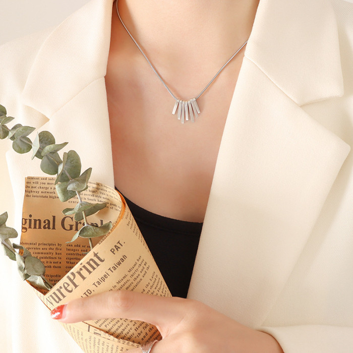 Chic Design Irregular Small Triangle Pendant Necklace for Women Clavicle Chain Choker 2022 Stainless Steel Jewelry Wholesale