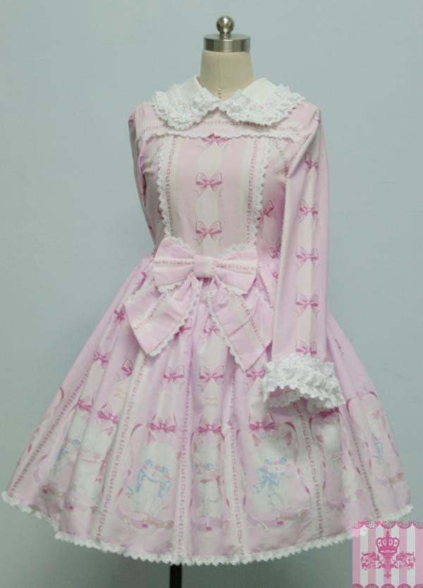 A pink lolita-style dress < with my hands - Dream