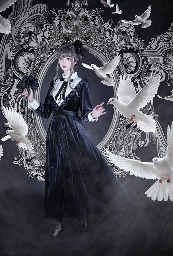 The Witch's Ring Velvet Babydoll/Elegant 2 Versions One Piece Pre-order Closed
