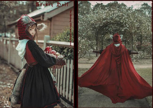 OUTFIT / CARDIGAN AND SNEAKERS - RED REIDING HOODRED REIDING HOOD
