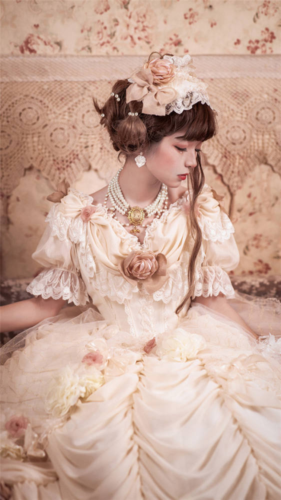 Henrietta ~Rose Queen Flowers Luxury Lolita OP