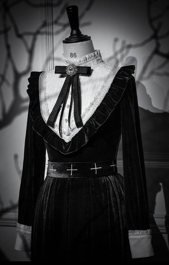 The Witch's Ring Velvet Babydoll/Elegant 2 Versions One Piece Pre-order Closed