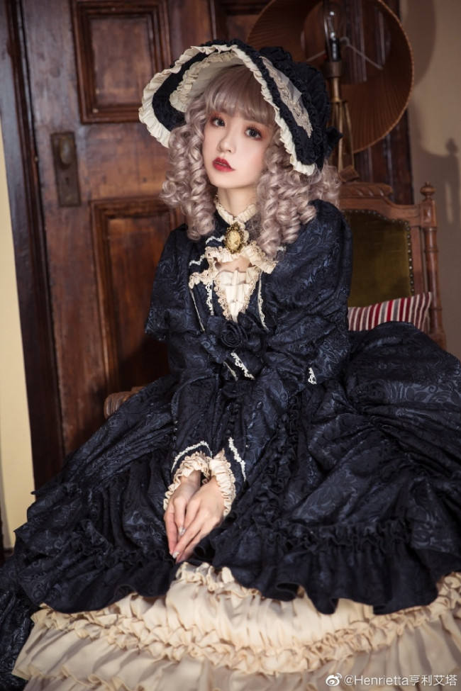 Henrietta Vintage Court OP 3 Lengths -Ready Made