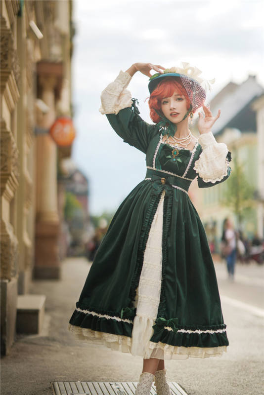 Miss Point ~Mrs Jennifer Elegant Velvet Lolita OP