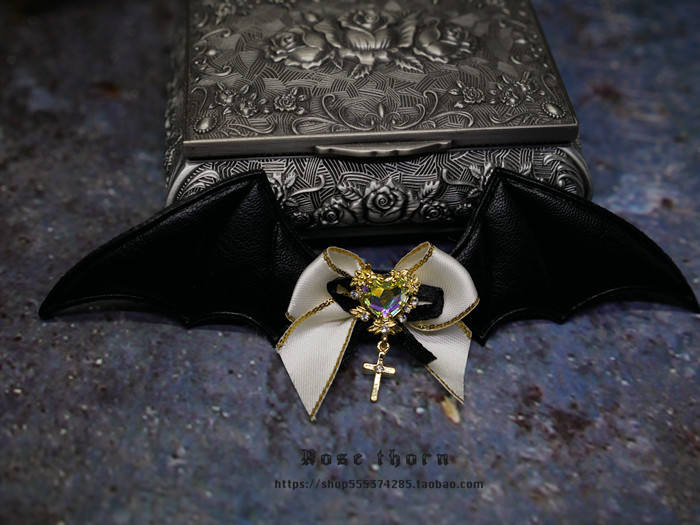 Rose Thorn Bat Cross Lolita Hairclip/Brooch
