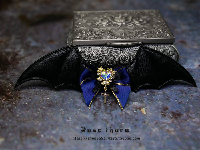 Rose Thorn Bat Cross Lolita Hairclip/Brooch