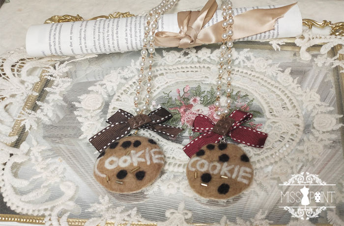 Miss Point ~The Kitty In the Frame Christmas Lolita Accessories -Pre-order