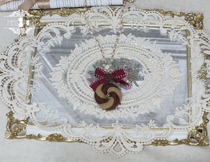 Miss Point ~The Kitty In the Frame Christmas Lolita Accessories -Pre-order