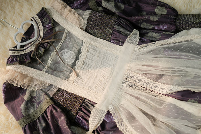 Miss Point ~Through Your Bloom Lolita Apron -Pre-order