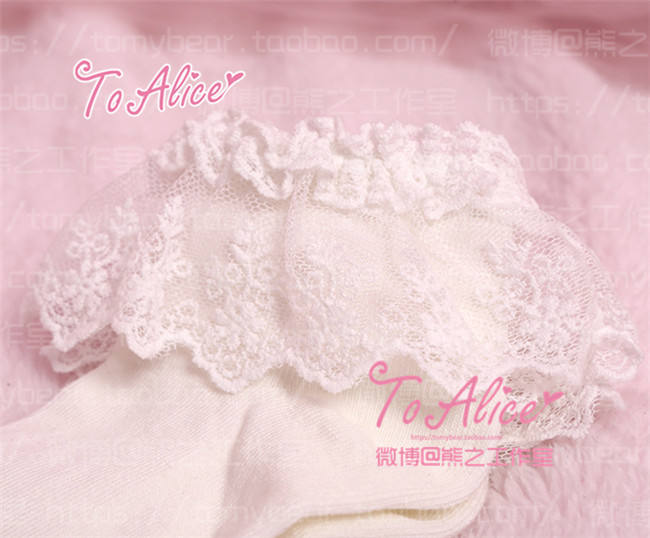 Sweet Lace Trim Short Socks
