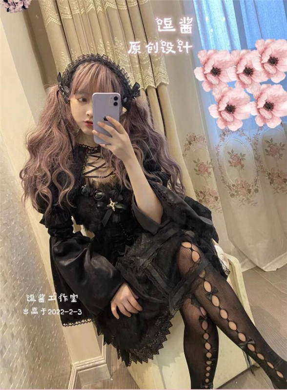 A Cage of Roses Elegant Gothic Lolita Dress and Accessories