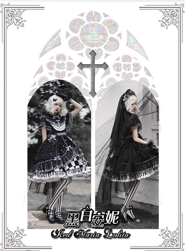 Yidhra Annie in Black and White Lolita Tights