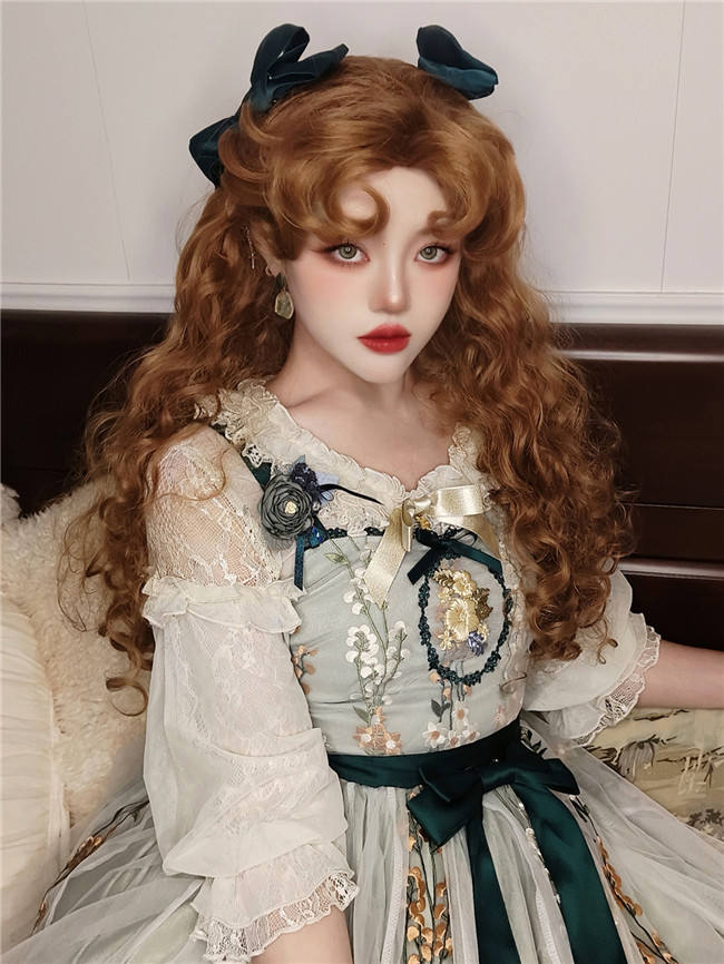 Earl's Daughter Vintage Long Curly Golden Brown Princess Wig