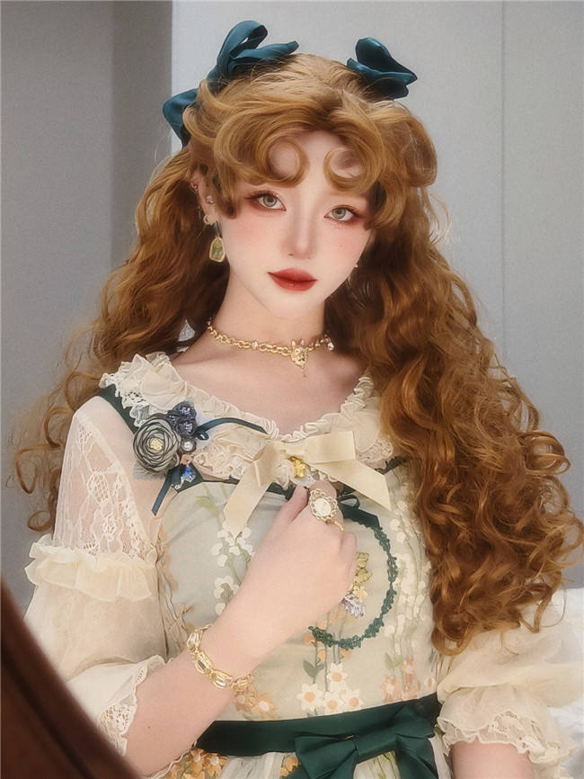 Earl's Daughter Vintage Long Curly Golden Brown Princess Wig