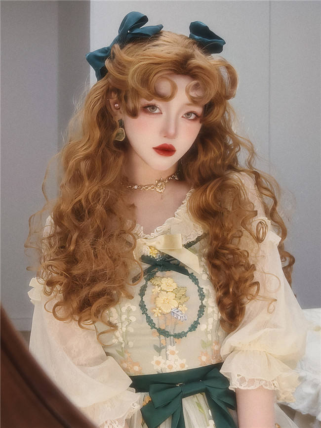 Earl's Daughter Vintage Long Curly Golden Brown Princess Wig