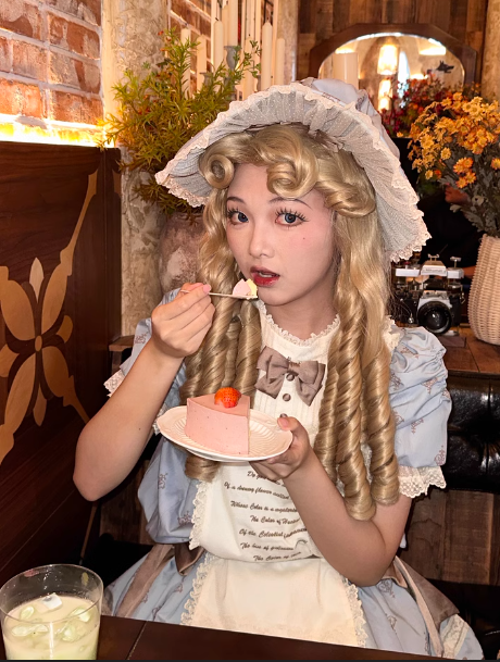 Duke's Daughter Roman Curls Blonde Lolita Wig