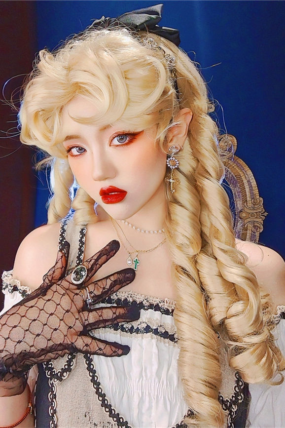 Duke's Daughter Roman Curls Blonde Lolita Wig