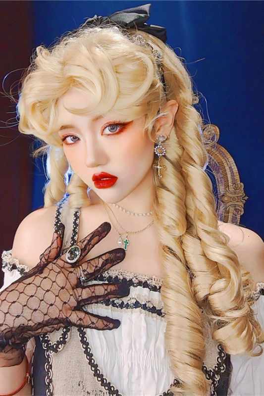 Duke's Daughter Roman Curls Blonde Lolita Wig