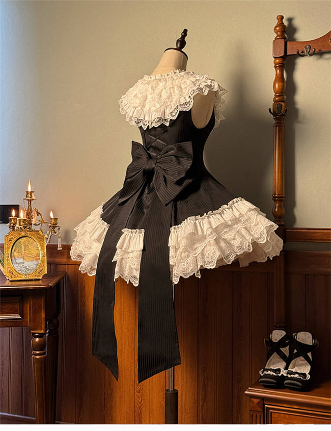 Alice Girl the Rich Young Lady Lolita Tailing, Headbow and Badge