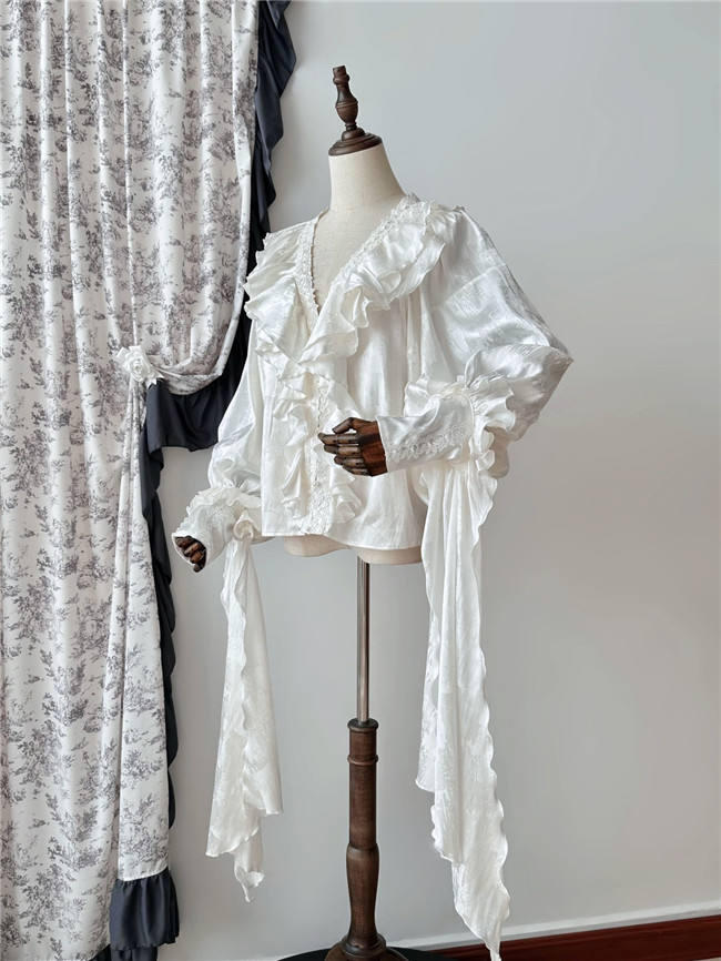 The Muppet Oracle Vintage Bat Sleeves Lolita Blouse
