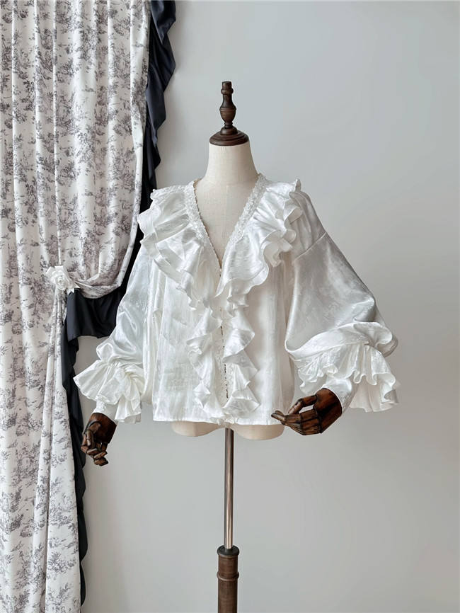 The Muppet Oracle Vintage Bat Sleeves Lolita Blouse