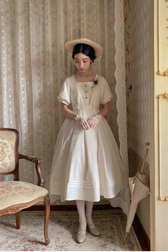 Retro Square Neck Dress and Accessories