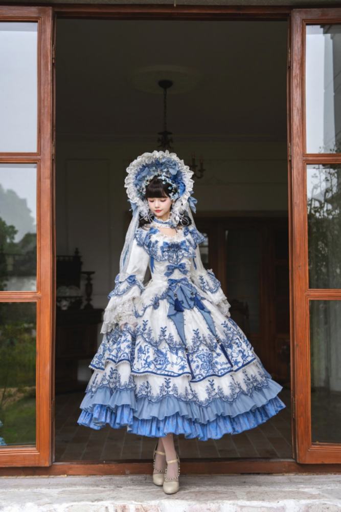 Bramble Rose Blue and White Porcelain Hime Lolita Dress