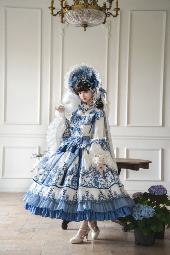 Bramble Rose Blue and White Porcelain Hime Lolita Dress