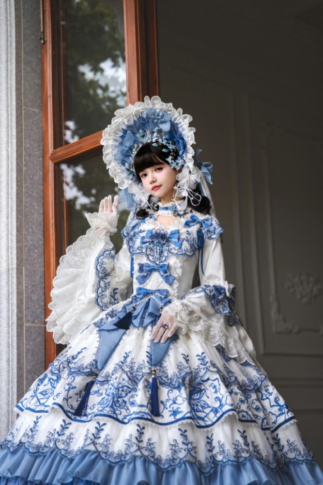 Bramble Rose Blue and White Porcelain Hime Lolita Dress