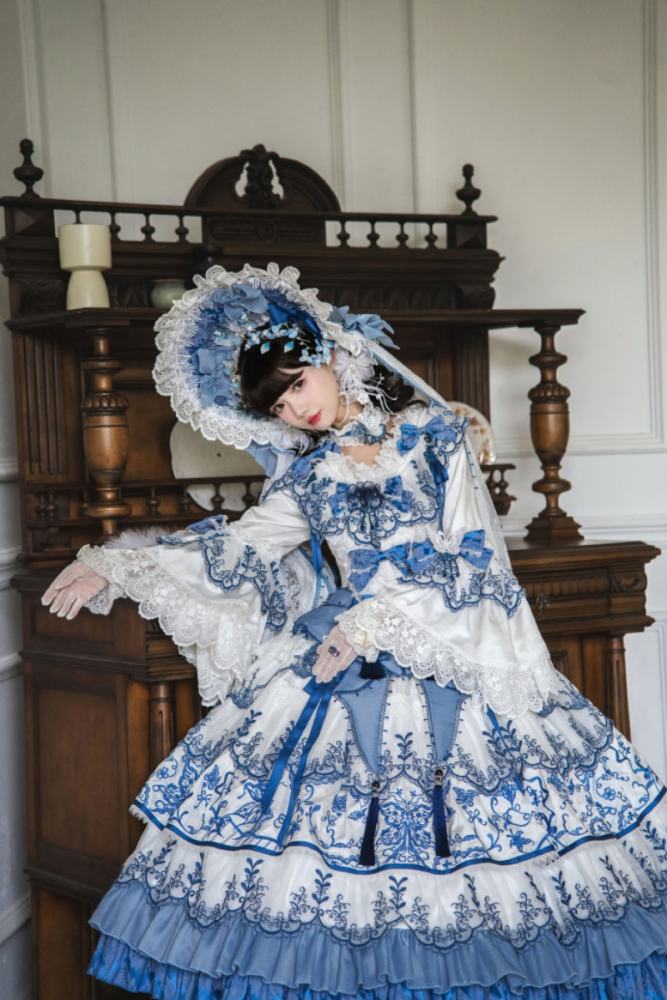 Bramble Rose Blue and White Porcelain Hime Lolita Dress
