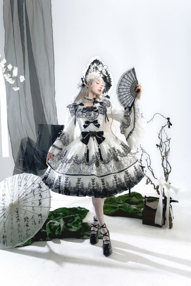 Bramble Rose Blue and White Porcelain Hime Lolita Dress