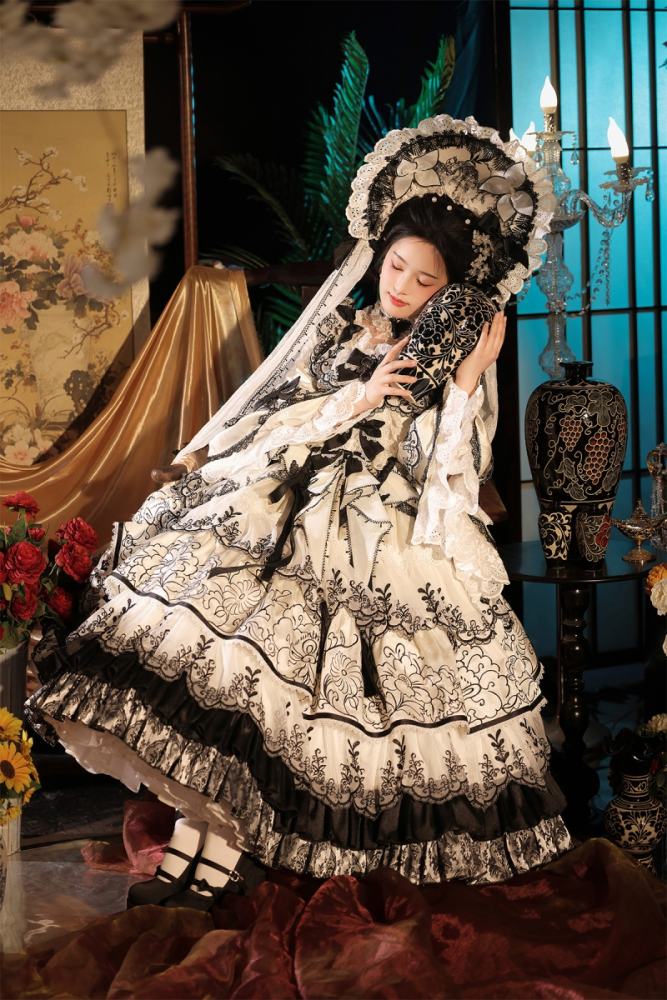 Bramble Rose Blue and White Porcelain Hime Lolita Dress