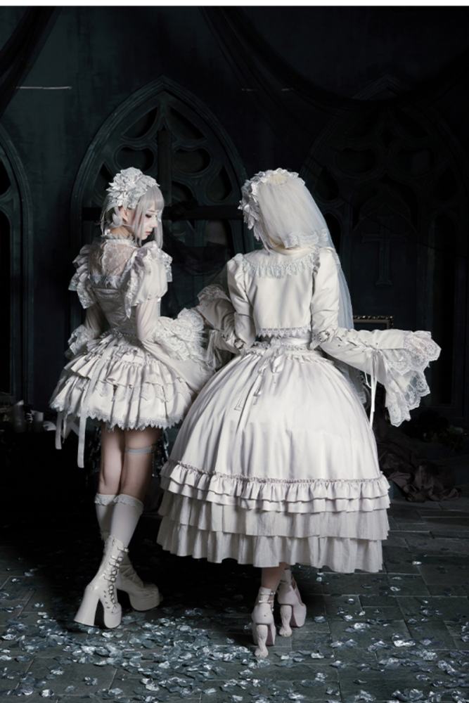 Withpuji White Humanoid White Necklace & Headdress