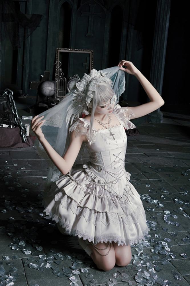 Withpuji White Humanoid White Necklace & Headdress
