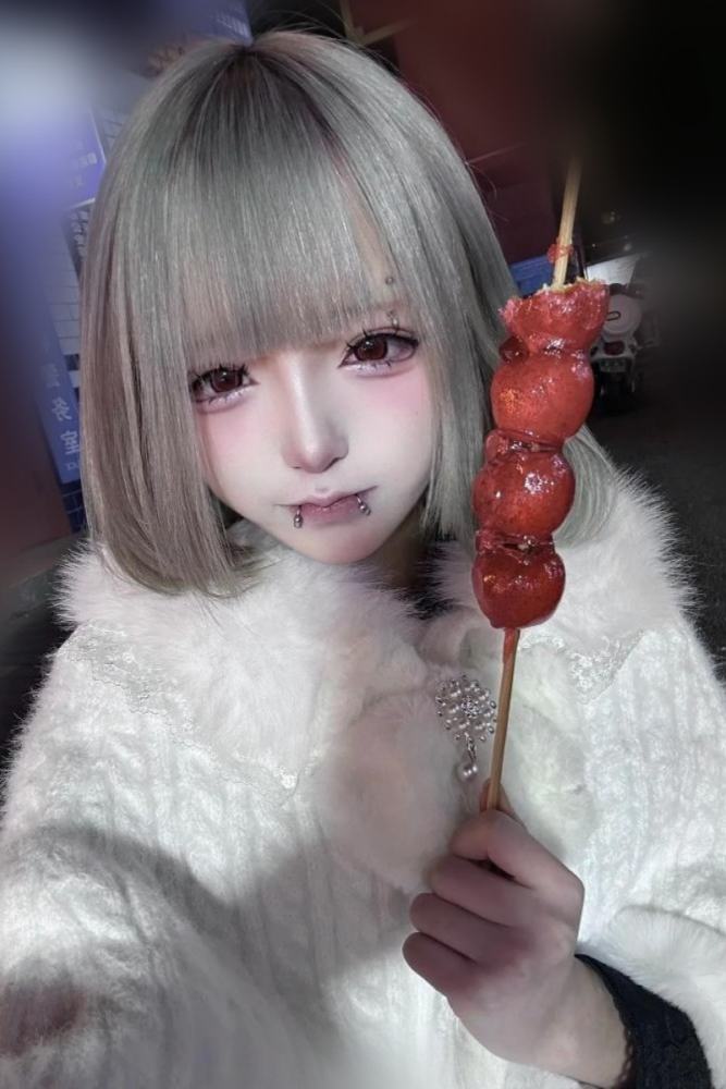 Kanna Winter Sweetheart Shiro Cape Jirai Kei Outfits