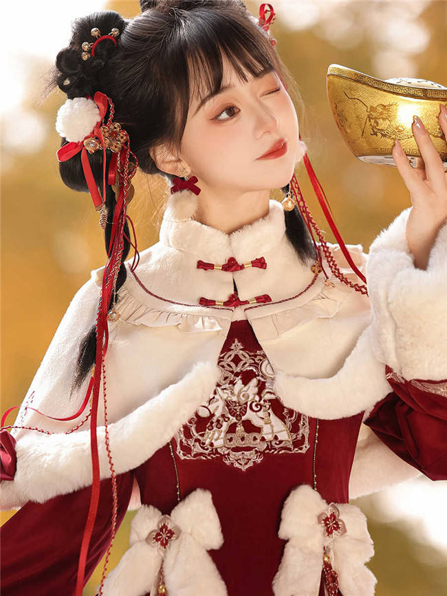 Lucky Pony Girl Christmas Qi Lolita Dress and Cape