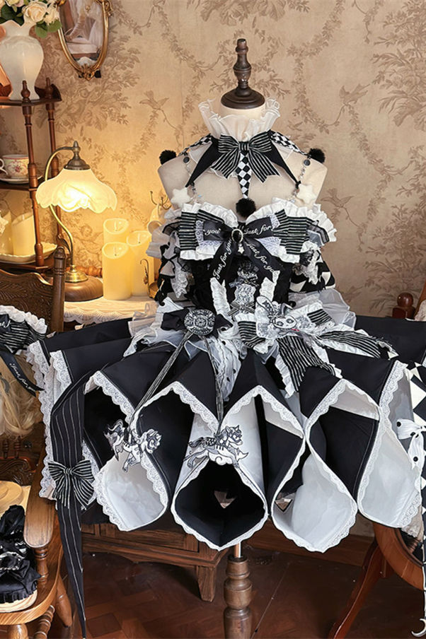 Signorina Nightmare Circus Ruff Collar Skirt and Boned Top Full Set