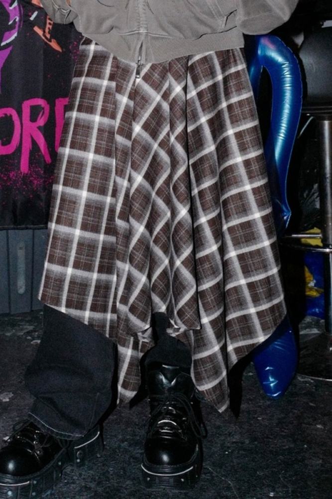 Bizzcut Club Irregular Layering Punk Brown Plaid Skirt Jirai Kei Outfit - my-lolita-dress.com