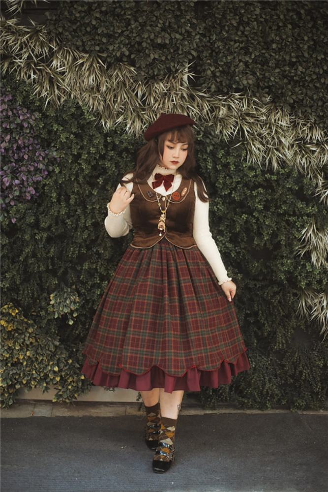 Miss Point ~The Kitty In the Frame Christmas Lolita Vest + Skirt Set