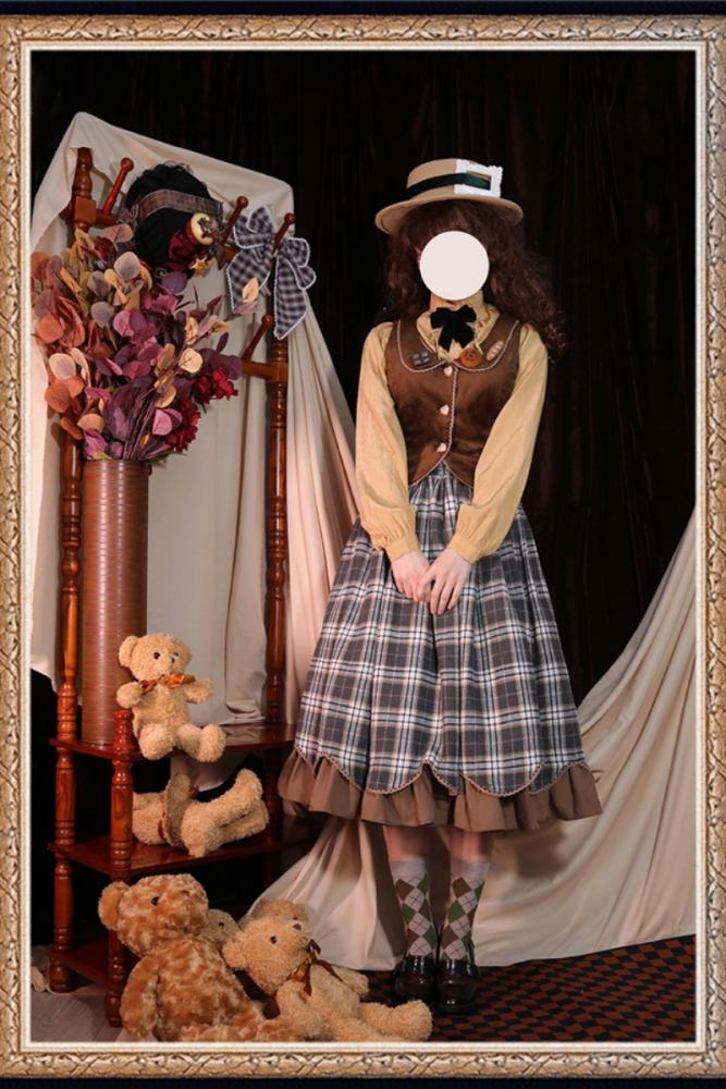 Miss Point ~The Kitty In the Frame Christmas Lolita Vest + Skirt Set