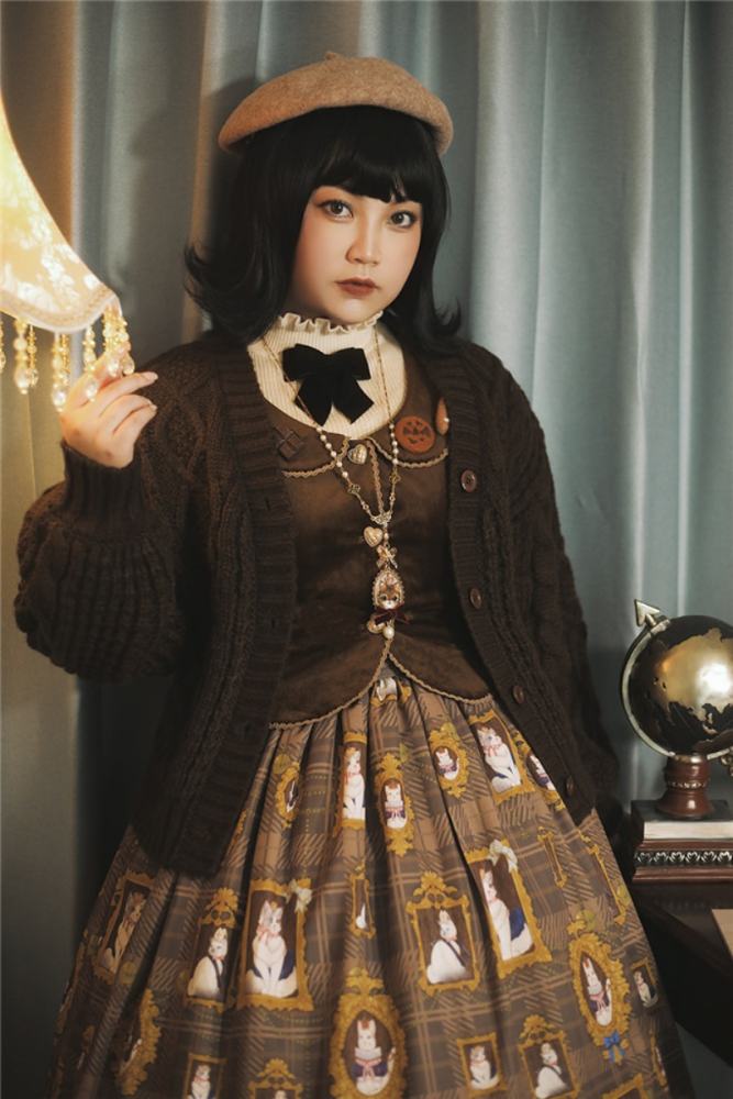 Miss Point ~The Kitty In the Frame Christmas Lolita Vest + Skirt Set