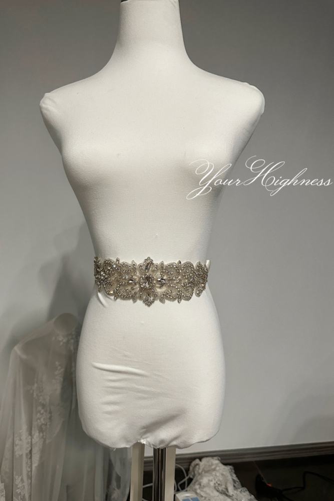 Your Highness ~The Second Queen~ Retro Court Lolita OP Cape and Necklace