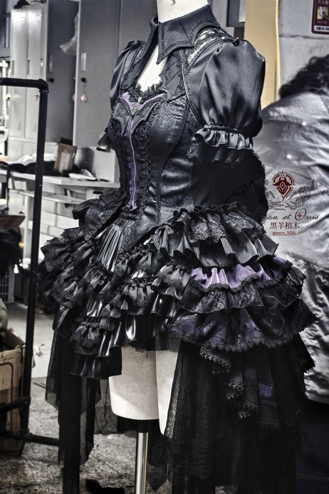 Arca Et Ovis ~The Little Demon~ Gothic Lolita Vest and Skirt Tailing and Bonnet