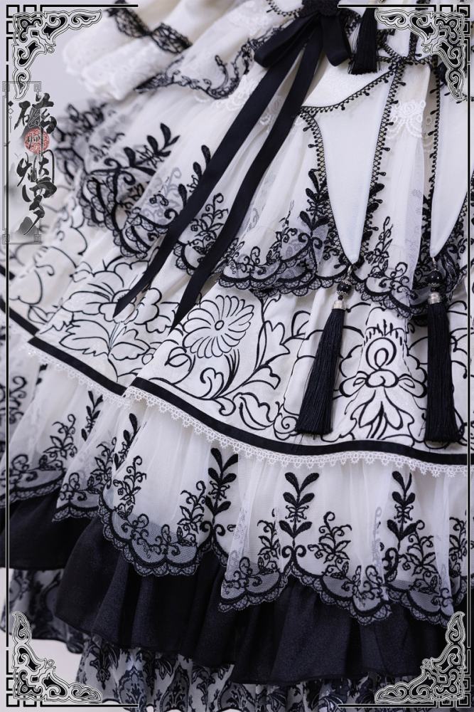 Bramble Rose Blue and White Porcelain Hime Lolita Dress