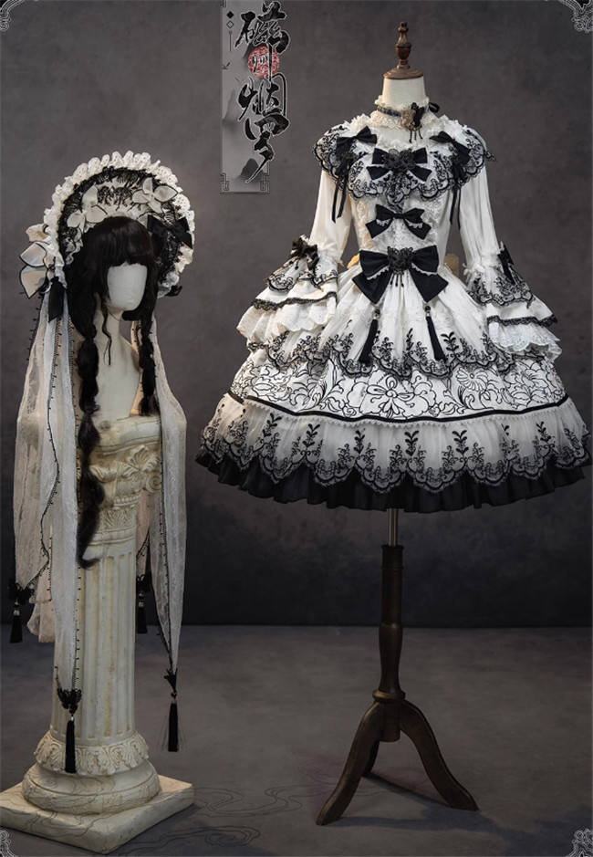 Bramble Rose Blue and White Porcelain Hime Lolita Dress