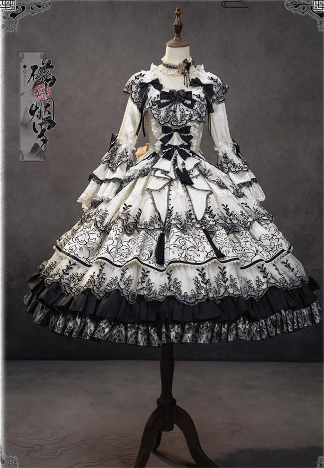 Bramble Rose Blue and White Porcelain Hime Lolita Dress