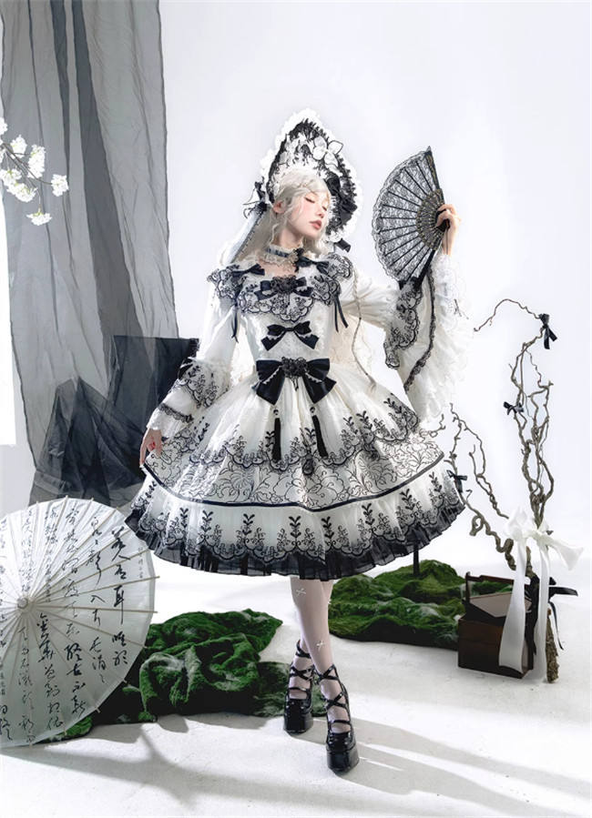 Bramble Rose Blue and White Porcelain Hime Lolita Dress