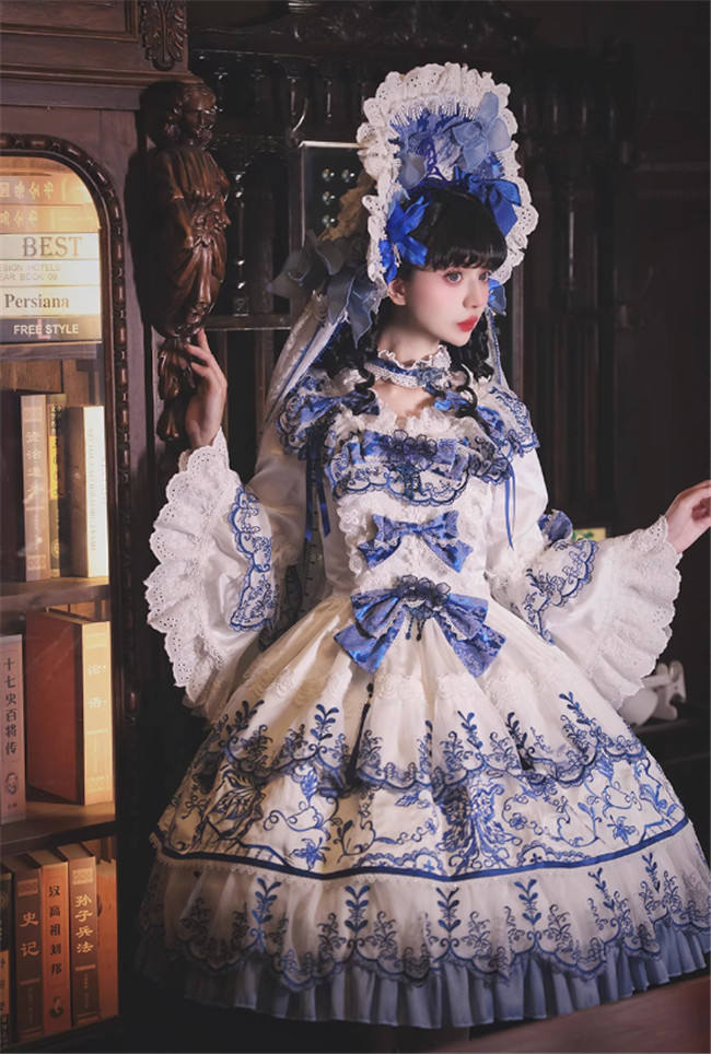 Bramble Rose Blue and White Porcelain Hime Lolita Dress