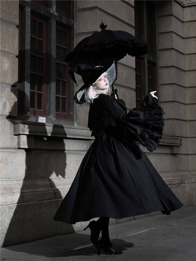 The Muppet Black Witch Hime Sleeves Lolita Dress and Cape